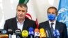 Мохамад Еслами (вляво) дава съвместна пресконференция с Рафаел Гроси