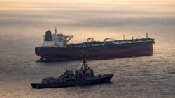 Fotografija koju je američka Centralna komanda objavila 8. maja prikazuje brod USS Rafael Peralta kako provodi pomorsku blokadu protiv tankera za sirovu naftu pod iranskom zastavom.