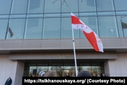 На цырымоніі ўзьняцьця беларускага сьцяга каля Сейму Літвы. Вільня, 30 сакавіка 2026 году