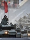 Російські танки Т-90М проїжджають центром Москви під час репетиції параду до Дня перемоги, 3 травня 2025 року