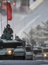 Tancuri rusești T-90M defilează prin centrul Moscovei la repetiția pentru parada din 9 mai 2025.