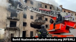 The mayor of Slovyansk said Russian forces used a 1.5-ton bomb to target the Ukrainian city's center on April 15.