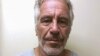 Milionarul pedofil Jeffrey Epstein în închisoarea din New York în care s-a sinucis.