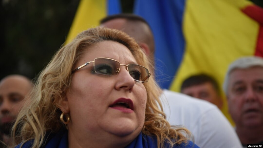 Diana Șoșoaca și apropiații acesteia, între care și unul dintre influencerii implicați în campania electorală a lui Călin Georgescu au agresat o echipă de jurnaliști.