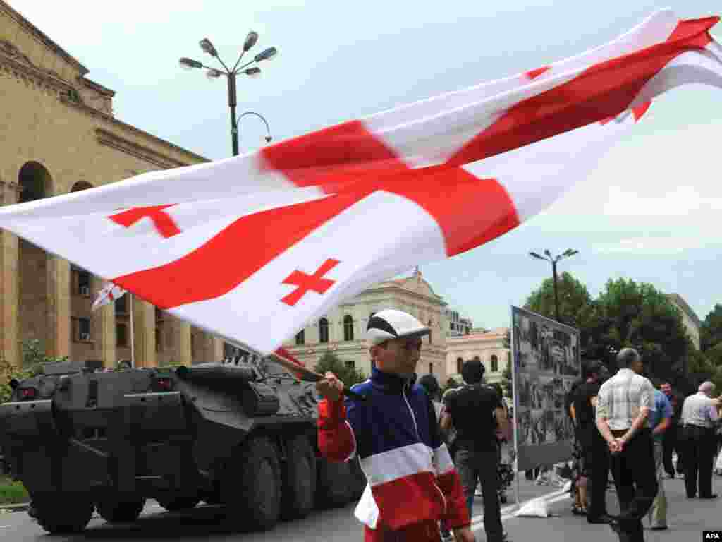 რუსეთის ჯავშანმანქანა რუსთაველზე - აგვისტოდან აგვისტომდე