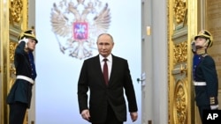 Ceremonia e inaugurimit në Pallatin e Madh të Kremlinit në Moskë ku Vladimir Putin u betua si president i Rusisë.