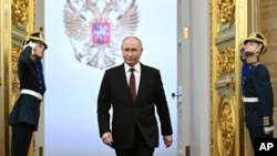 Владимир Путин пришел на церемонию инаугурации на пост президента России в Большой Кремлевский дворец в Москве, 7 мая 2024 года.