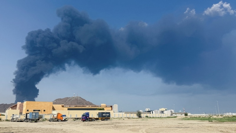 Атаки Ірану: влада ОАЕ заявила про пожежі на нафтохімічному об’єкті після падіння уламків
