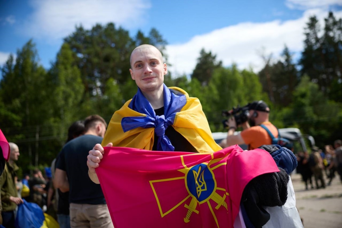 З російського полону сьогодні повернулися 160 українських військовослужбовців. Серед звільнених зокрема 115 оборонців Маріуполя. Окрім солдатів і сержантів, також повернули 58 офіцерів, <a href="https://t.me/Koord_shtab/21346" target="_self" class="wsw__a">заявили</a> у Координаційному штабі
