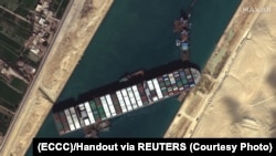 Anija Ever Given e bllokuar në Kanalin e Suezit, më 27 mars, 2021.