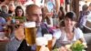 Pep Guardiola la Octoberfest la Munchen în 2015 (REUTERS/Alexander Hassenstein/Pool)