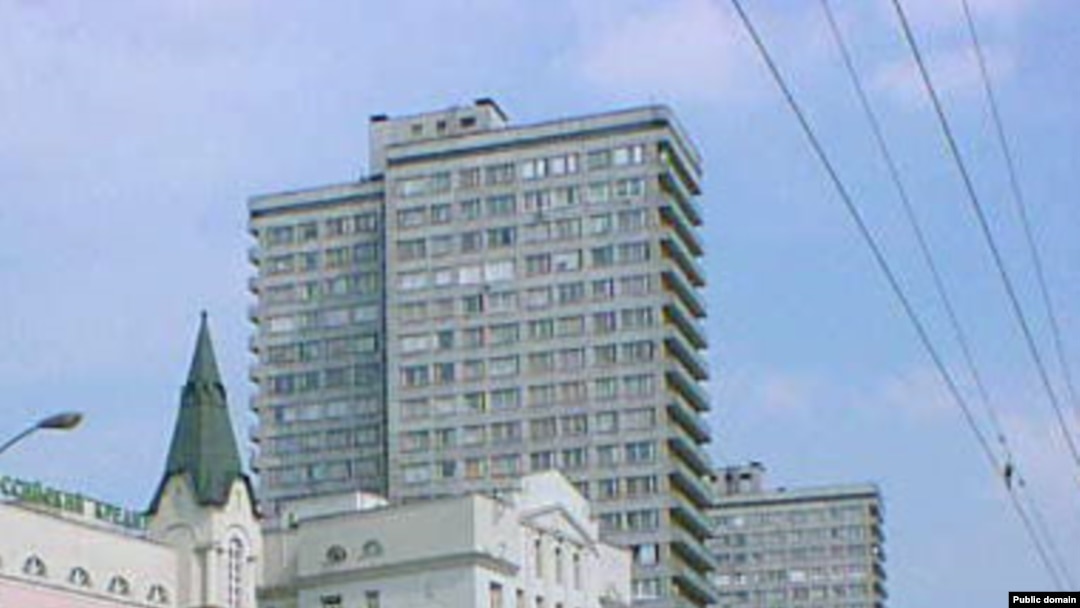 Новый Арбат. При прокладке проспекта в 1960-е годы был снесен целый район «послепожарной» застройки 1812 года.