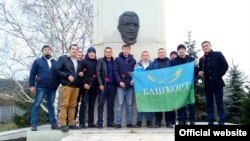 Көзән авылындагы Зәки Вәлиди һәйкәле